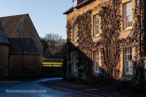 Georgian house opposite Broadwell Farm